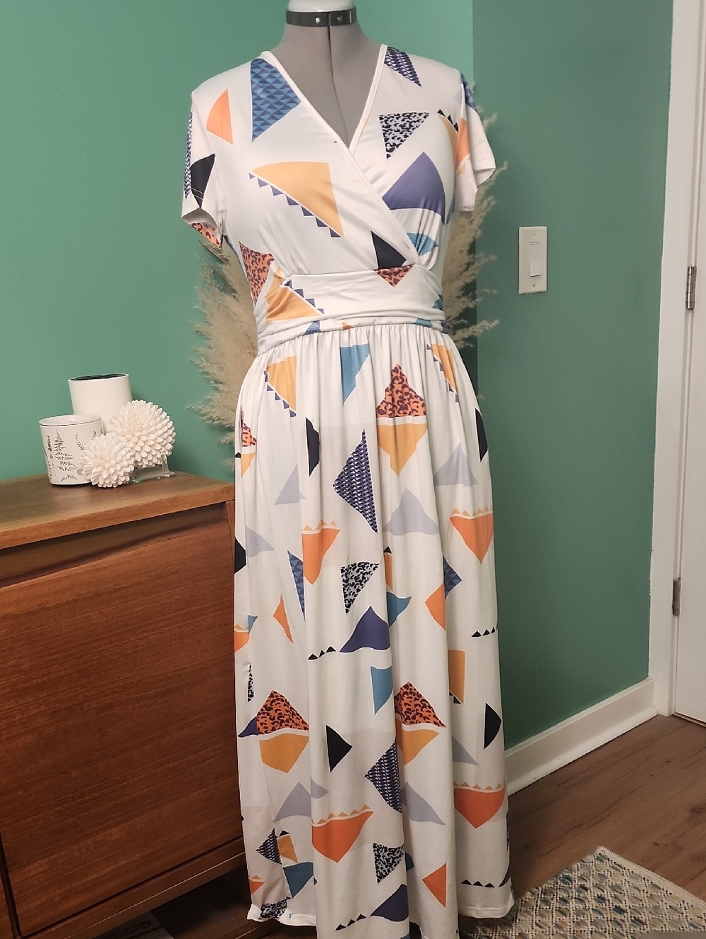 White Geometric Print Maxi Dress - Wrap V-Neck w/ Pockets
